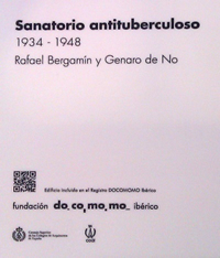 Placa Informativa de la Fundación DOCOMOMO Ibérico